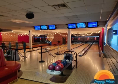Ten pin bowling